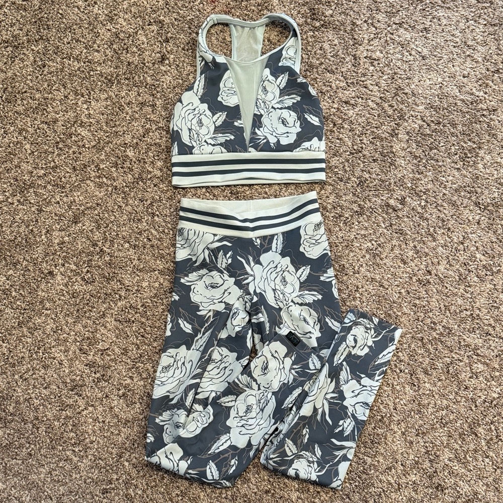 Floral Sports Bra and Leggings Set by Élève Dancewear